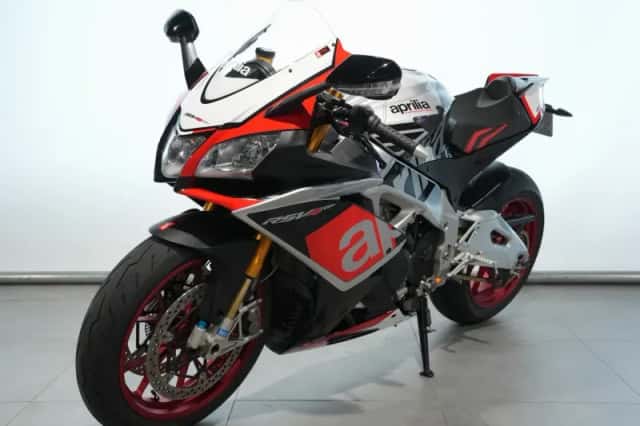 Aprilia RSV4 (2015) thumbnail 3