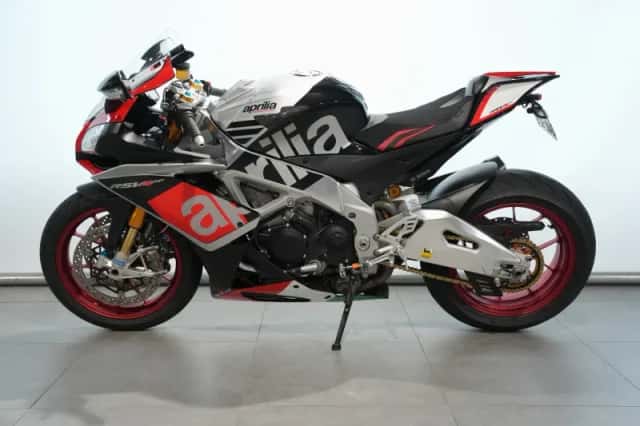 Aprilia RSV4 (2015) thumbnail 4