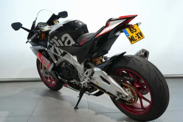 Aprilia RSV4 (2015) thumbnail 5