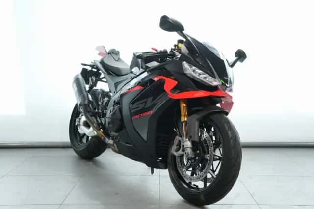Aprilia RSV4 1100 Factory (2025) thumbnail 2