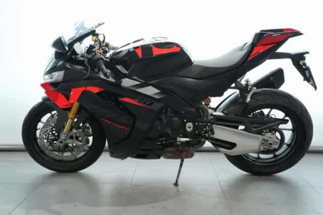 Aprilia RSV4 1100 Factory (2025) thumbnail 4
