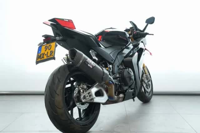 Aprilia RSV4 1100 Factory (2025) thumbnail 6