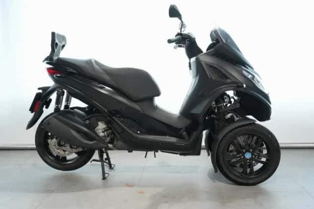 Piaggio MP3 300 HPE Sport (2023) thumbnail 1