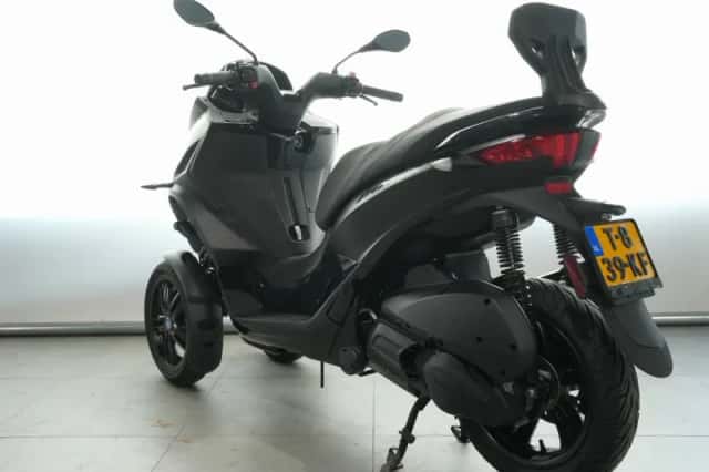 Piaggio MP3 300 HPE Sport (2023) thumbnail 5