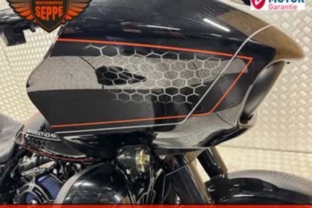 Harley-Davidson Road Glide Limited (2021) thumbnail 2