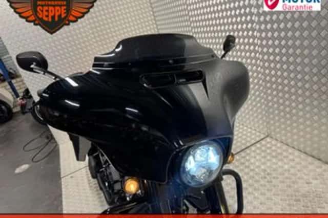 Harley-Davidson Street Glide (2017) thumbnail 5