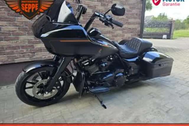 Harley-Davidson Road Glide (2021) thumbnail 2