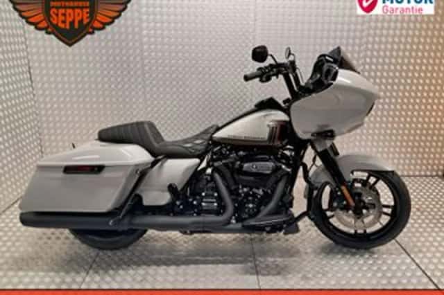 Harley-Davidson Road Glide (2017) thumbnail 1