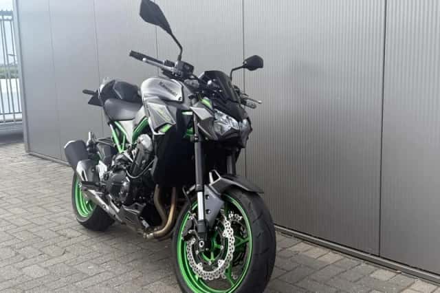 Kawasaki Z900 (2024) thumbnail 2