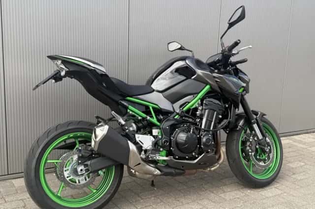 Kawasaki Z900 (2024) thumbnail 4