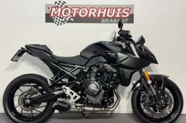 Suzuki GSX-8S (2023) thumbnail 1