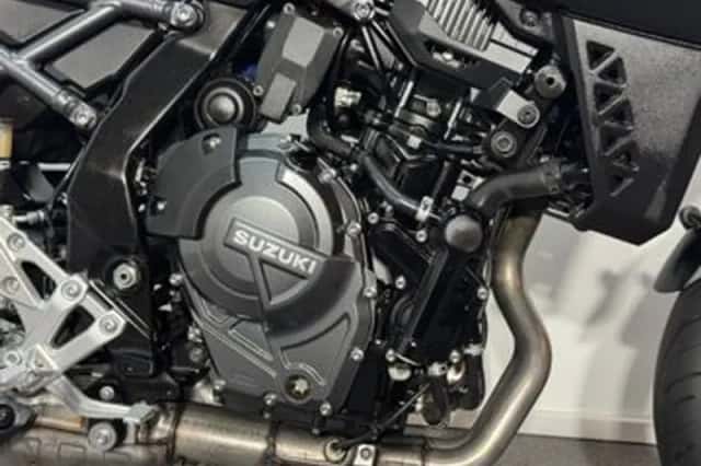 Suzuki GSX-8S (2023) thumbnail 2