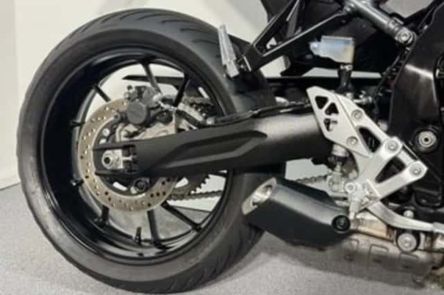 Suzuki GSX-8S (2023) thumbnail 3
