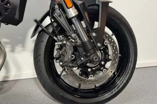 Suzuki GSX-8S (2023) thumbnail 4