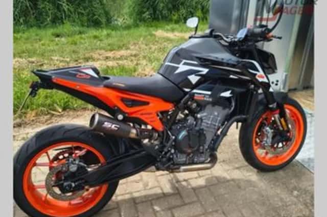 KTM 890 Duke (2023) thumbnail 2