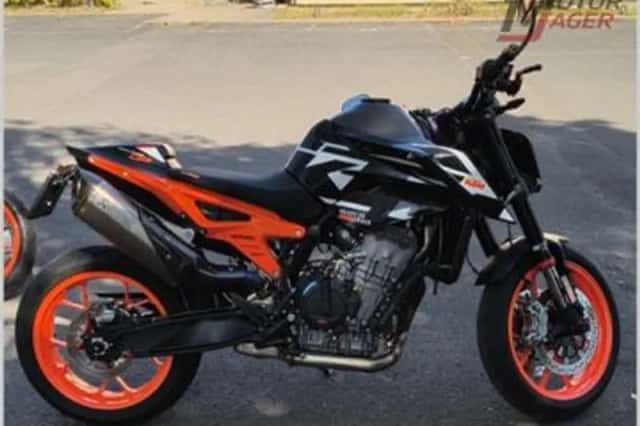 KTM 890 Duke (2023) thumbnail 3