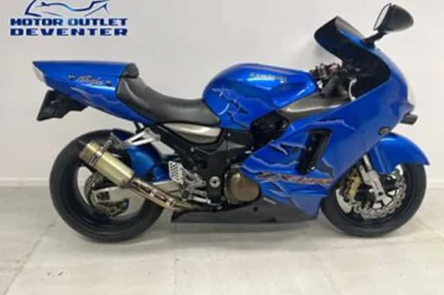Kawasaki ZX 12R Ninja (2001) thumbnail 1
