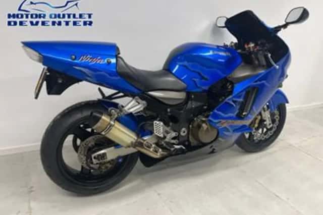 Kawasaki ZX 12R Ninja (2001) thumbnail 4