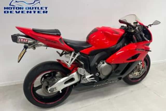 Honda CBR 1000 RR Fireblade (2004) thumbnail 4