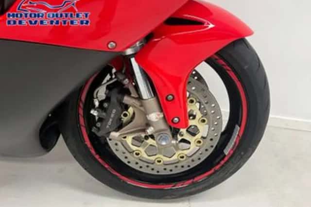 Honda CBR 1000 RR Fireblade (2004) thumbnail 5