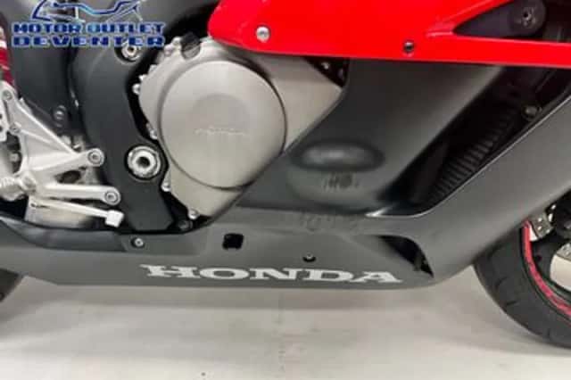 Honda CBR 1000 RR Fireblade (2004) thumbnail 6