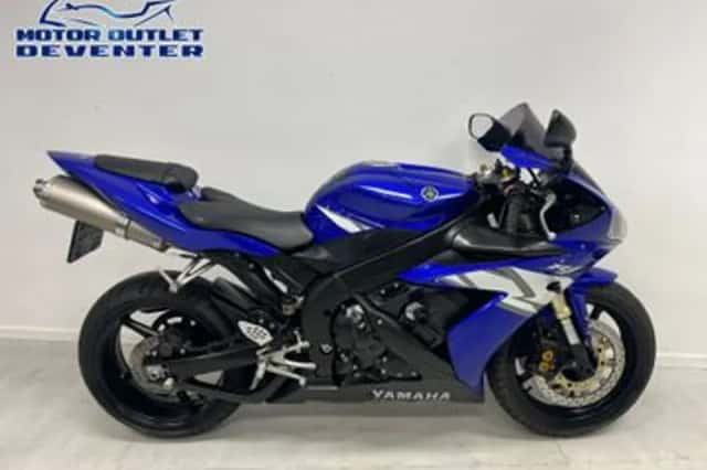Yamaha YZF-R1 (2004) thumbnail 1