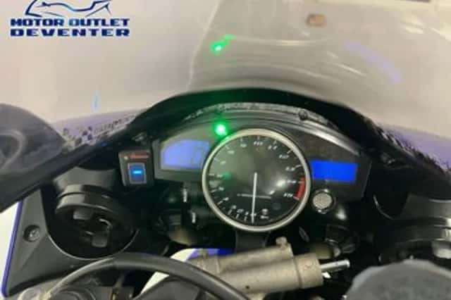 Yamaha YZF-R1 (2004) thumbnail 2