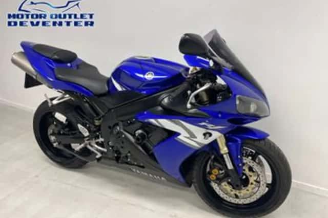 Yamaha YZF-R1 (2004) thumbnail 3