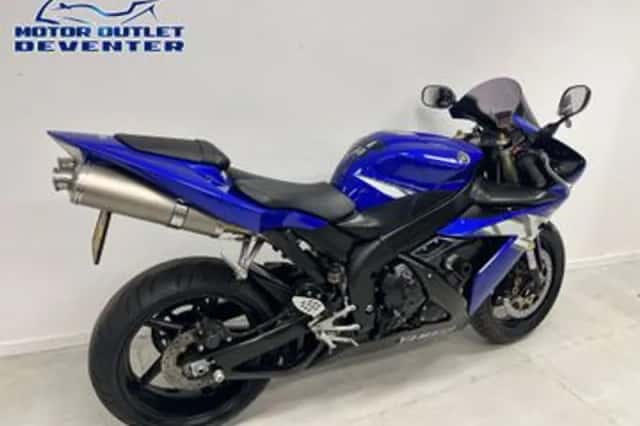 Yamaha YZF-R1 (2004) thumbnail 4
