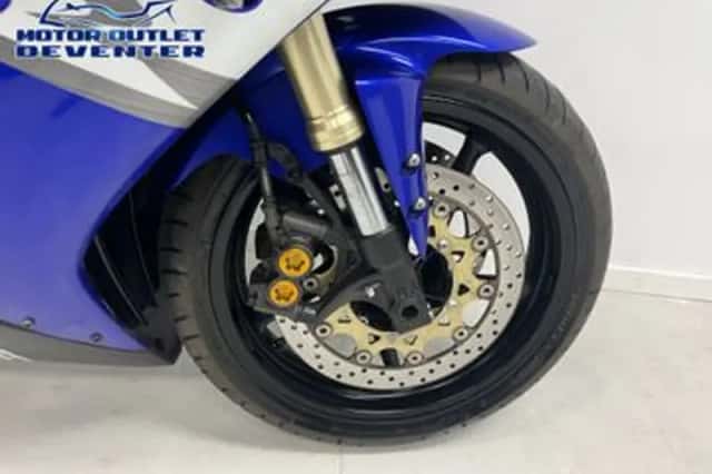 Yamaha YZF-R1 (2004) thumbnail 5