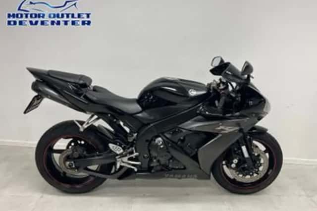 Yamaha YZF-R1 (2005) thumbnail 1