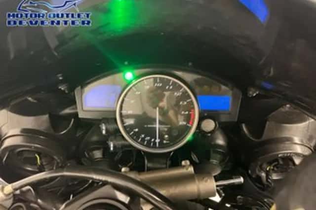 Yamaha YZF-R1 (2005) thumbnail 2