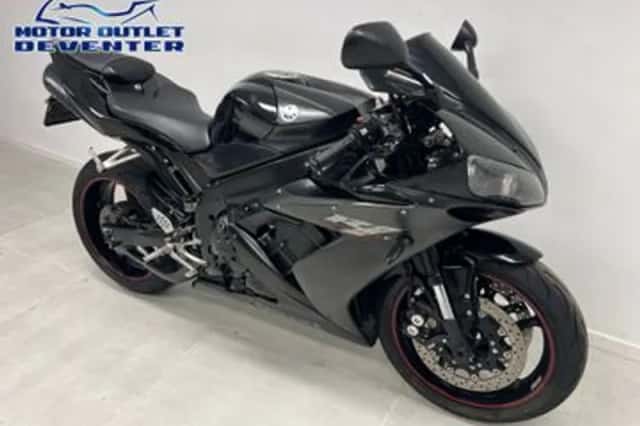 Yamaha YZF-R1 (2005) thumbnail 3