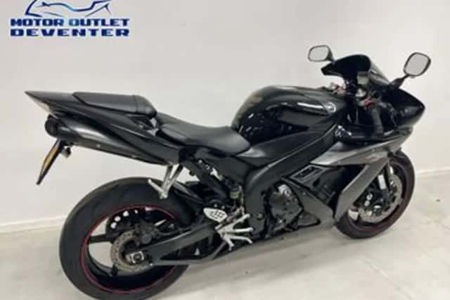 Yamaha YZF-R1 (2005) thumbnail 4