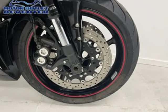 Yamaha YZF-R1 (2005) thumbnail 5