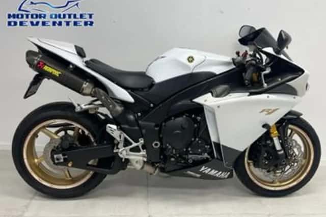 Yamaha YZF-R1 (2011) thumbnail 1