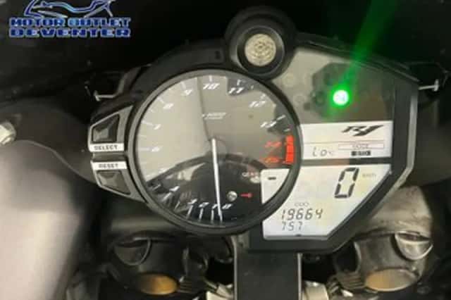 Yamaha YZF-R1 (2011) thumbnail 2