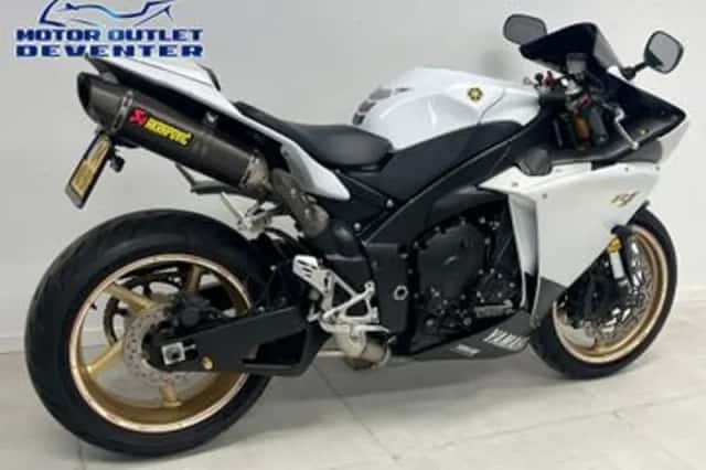 Yamaha YZF-R1 (2011) thumbnail 3