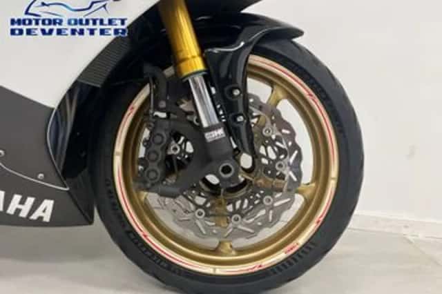 Yamaha YZF-R1 (2011) thumbnail 5