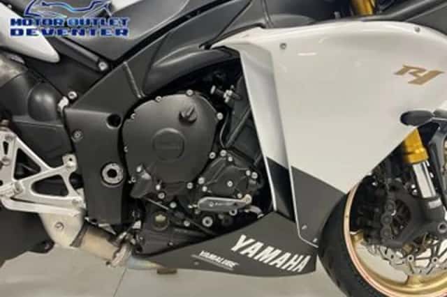 Yamaha YZF-R1 (2011) thumbnail 6
