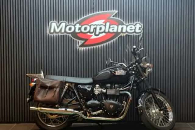 Triumph Bonneville T100 (2011) thumbnail 1