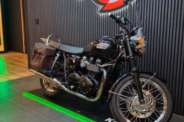 Triumph Bonneville T100 (2011) thumbnail 3