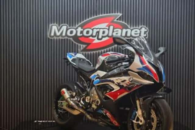 BMW M 1000 RR (2022) thumbnail 2