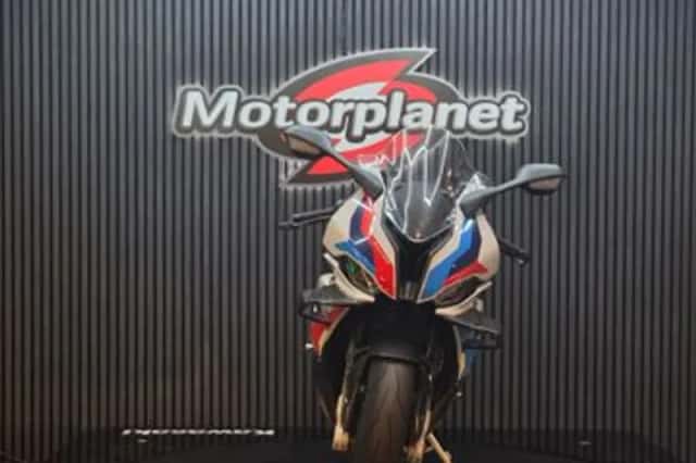 BMW M 1000 RR (2022) thumbnail 3