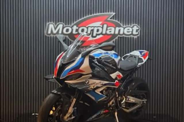 BMW M 1000 RR (2022) thumbnail 4