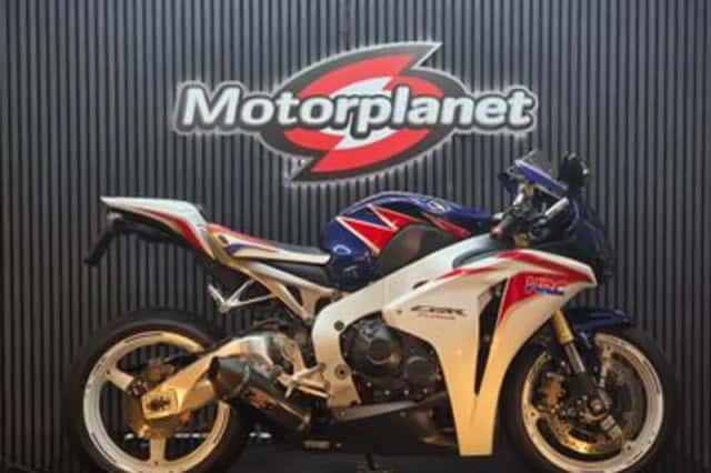 Honda CBR 1000 RR Fireblade (2011) thumbnail 1