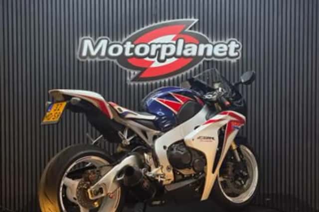 Honda CBR 1000 RR Fireblade (2011) thumbnail 2