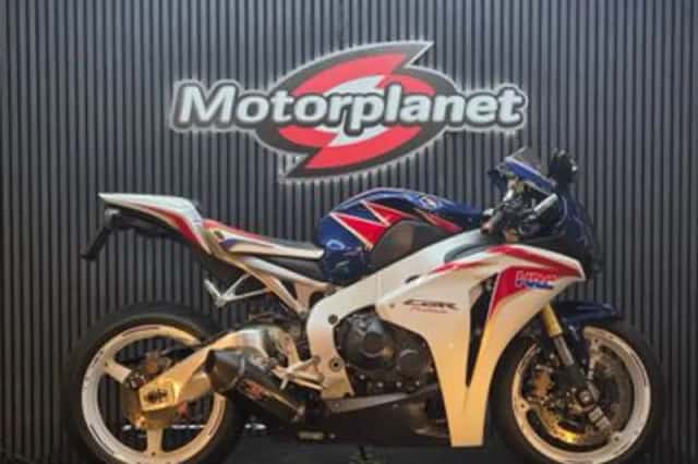 Honda CBR 1000 RR Fireblade (2011) thumbnail 6