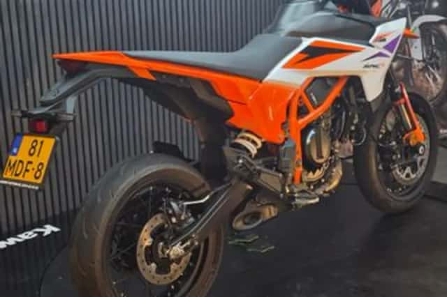 KTM 390 SMC R (2026) thumbnail 2