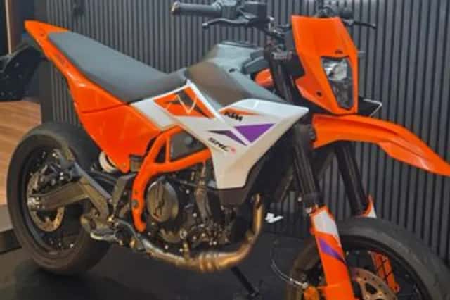 KTM 390 SMC R (2026) thumbnail 3